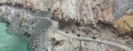 हिमाचल से लेह तक पहले्

 जो वेदर रोड बन रही है ब्रा सिंगुलर से ले तक रोड बन रहा है 298 किलोमीटर की है तीसरी सड़क हर मौसम में खुली रहेगी ले के लिए सबसे छोटा रास्ता ट्रायल शुरू हर बुधवार रविवार को गाड़ियों को आने जाने की परमिशन मिली