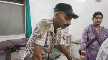 KJS मंदिर से दर्शन कर लौट रहा परिवार NH-30 ग्राम पंचायत कटिया मोड़ के पास हुआ दुर्घटनाग्रस्त, तीन घायल