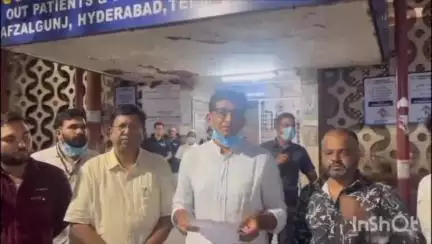 కోరుట్ల: కోరుట్ల గణేష్ విగ్రహాల తయారీలో షార్ట్ సర్క్యూట్ లో గాయపడ్డ యువకులను హైదరాబాద్ లోని ఉస్మానియా హాస్పిటల్ లో పరామర్శించరు