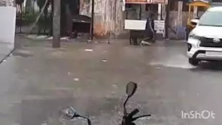 देेेवरिया: आधे घंटे की बारिश से देवरिया शहर हुआ जलमग्न, मोहल्ले हुए पानी-पानी, खुली नगर पालिका की पोल