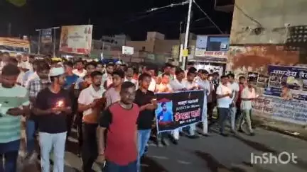 कन्नौज: बहरीन के पास सड़क किनारे मिले युवक के शव के मामले में सरायमीरा में निकाला गया कैंडल मार्च, हत्या की आशंका जताई गई
