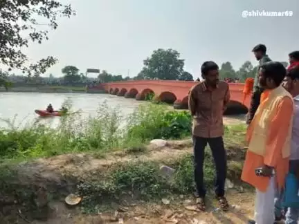 बरखेड़ा भाजपा नेता के भाई ने बीमारी से तंग आकर नहर में लगाई छलांग किसान नेता देवस्वरूप पटेल ने शुरु कराया रेस्क्यू ।