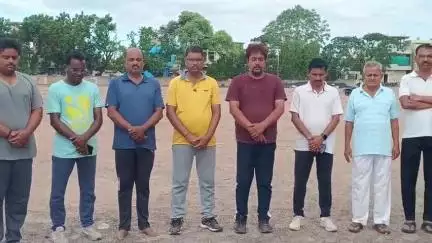 పెద్దపల్లి: అహ్మదాబాద్ విమాన ప్రమాదంలో మరణించిన వారి ఆత్మకు శాంతి కలగాలని మౌనం పాటించిన వాకర్స్