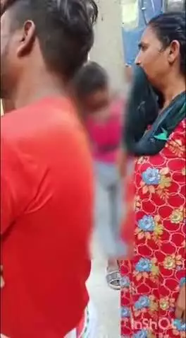 आगरा: बोदला में साइकिल पर बैठने पर बच्चे को चोर समझकर खंभे से बांधकर पीटने का लाइव वीडियो आया सामने
