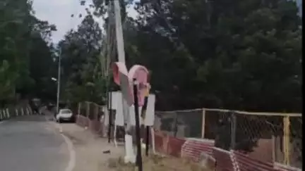 कल्पा: किन्नौर के बचत भवन समीप करोसिंग सड़क पर लगे ट्रैफिक मिरर, वाहनों की आवाजाही में नहीं होगी दिक्कत