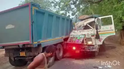 ब्यौहारी: ब्यौहारी के बसही गांव में दो ट्रकों की भिड़ंत, दो घायल, पुलिस ने पहुंचाया अस्पताल