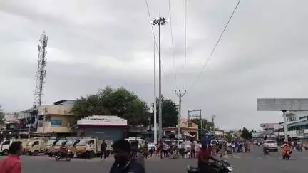 வேடசந்தூர்: ஆத்துமேட்டில் திமுக கொடி கம்பம் அகற்றப்படாததன் மர்மம் என்ன