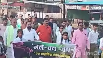 बेमेतरा: बेमेतरा शहर में जन वन जन अभियान के अंतर्गत पदयात्रा रैली का आयोजन, विधायक एवं नपा अध्यक्ष रहे मौजूद