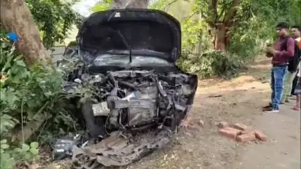 पेण्ड्रा: पेंड्रा में भीषण सड़क हादसा: मझगवां के पास तेज रफ्तार कार की टक्कर से 4 लोगों की मौत, चालक शराब के नशे में था