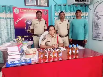 సంతనూతలపాడు: అక్రమ మద్యం అమ్మకాలపై ఉక్కుపాదం మోపుతున్న పోలీసులు