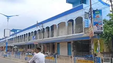 মেদিনীপুর: প্রায় আট বছর পর জেলা পরিষদের স্টল বিলির উদ্যোগ, প্রক্রিয়া নিয়ে কটাক্ষ বিজেপির মেদিনীপুরে