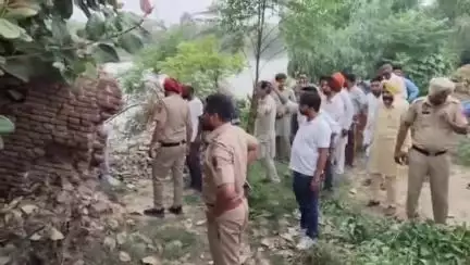 ਮਾਨਸਾ: ਮਾਨਸਾ ਦੇ ਪਿੰਡ ਜੋਗਾ ਦੇ ਵਿੱਚ ਪੁਰਾਣੇ ਖੂਹ ਚ 21 ਸਾਲਾਂ ਦੀ ਲੜਕੀ ਡਿੱਗਣ ਕਾਰਨ ਹੋਈ ਪਾਣੀ ਚ ਲਾਪਤਾ ਪ੍ਰਸ਼ਾਸਨ ਵੱਲੋਂ ਭਾਲ ਕੀਤੀ ਸ਼ੁਰੂ
