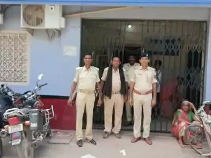 कटिहार_पुलिस द्वारा बैंकिंग प्रतिष्ठानों /ATM में सुरक्षा-व्यवस्था सुनिश्चित करनें हेतू बैंकों की सुरक्षा जांच की जा रही है I

👉बैंक परिसर के अंदर एवं बाहर संदिग्ध पर निगरानी रखी जा रही है I