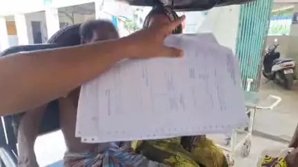 ভগবানগোলা ১: মেওয়াখানা কান্তনগরে ভুট্টা বিক্রির টাকা চাওয়ায় মারধর, আহত ব্যক্তি হাসপাতালে ভর্তি