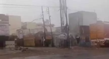 हाथरस: हाथरस शहर में मौसम का बदला मिजाज, रिमझिम बारिश से लोगों को गर्मी से मिली राहत, कई क्षेत्रों में बिजली हुई गुल