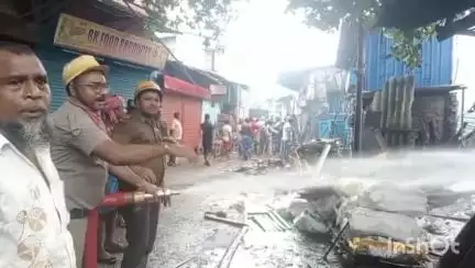 কলকাতা: খিদিরপুর মার্কেটে অগ্নিকাণ্ডের ঘটনায় স্থানীয়দের অভিযোগ উড়িয়ে দিলেন রাজ্যের দমকলমন্ত্রী সুজিত বসু 
#jansamasya