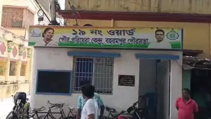 বহরমপুর: ২১ শে জুলাই শহীদ দিবসের দেওয়াল লিখন শুরু  করলেন 19 নম্বর ওয়ার্ডের কাউন্সিলর ভীষ্মদেব কর্মকার