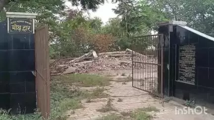 बागपत: श्मशान घाट की छत गिरने से अंतिम संस्कार के दौरान 30 लोगों की जान बची, समय रहते बाहर निकले
