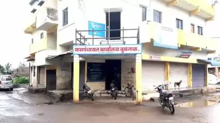 शिरोळ: बुबनाळ येथे पिसाळलेल्या कुत्र्याने अक्षरशः धुमाकूळ घालत चार जणांना चावा घेत केलं गंभीर जखमी