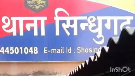 बाराचट्टी: बंदा टोला बरकुरवा से एक बाइक पर अवैध शराब के साथ बालक को पकड़ा गया