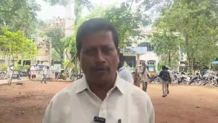 రోడ్లపై గోవులు సంచరిస్తుండటంతో వాహనదారులకు తీవ్ర ఇబ్బందులు, గో సంరక్షణశాలకు తరలించాలని ఇంద్రపాలెం వాసులు డిమాండ్ #localissue