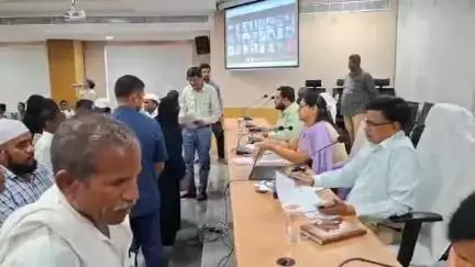 నిర్మల్: జిల్లా కలెక్టరేట్ లో నిర్వహించిన ప్రజా ఫిర్యాదుల విభాగంలో అర్జీలు స్వీకరించిన కలెక్టర్ అభిలాష అభినవ్