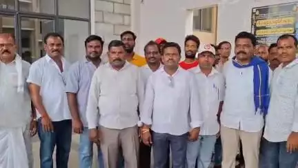 నిర్మల్: బెస్ట్ అవైలబుల్ స్కూల్ లో విద్యార్థుల నుండి డబ్బులు వసూలు చేస్తున్న రవి పాఠశాలపై చర్యలు తీసుకోవాలని కలెక్టర్ కు వినతి