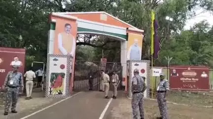 पिपरिया: पचमढ़ी में विधायक-सांसदों की बैठक में सांप घुसने से हड़कंप, सर्प मित्र ने किया रेस्क्यू