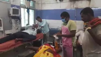 औरंगाबाद: शहर के दानी बिगहा के समीप अज्ञात वाहन ने बाइक सवार को मारी टक्कर, एक महिला समेत दो घायल, सदर अस्पताल में हुआ इलाज