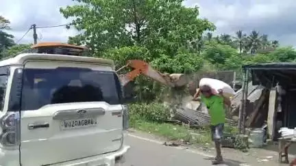 বারুইপুর: বারুইপুর গঙ্গার পাড় দখল মুক্ত করার কাজ শুরু করল প্রশাসন