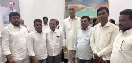 జహీరాబాద్: బి ఆర్ ఎస్ వర్కింగ్ ప్రెసిడెంట్ కేటీఆర్ కు మద్దతుగా తెలంగాణ భవన్ చేరుకున్న ఎమ్మెల్యే మాణిక్ రావు