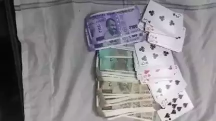 जबलपुर: टी एंड टी मैदान में जुआ खेल रहे 7 जुआरी गिरफ्तार, ताश पत्ते और ₹12,400 हुए ज़ब्त
