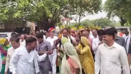 उनियारा: अलीगढ़ में वंदे गंगा जल अभियान के तहत निकाली गई कलश यात्रा