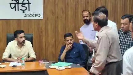 पौड़ी: त्रिस्तरीय पंचायत चुनावों की आरक्षण आपत्तियों की सुनवाई विकास भवन के सभागार में शुरू हुई