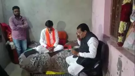 अंबड: जालण्याचे अंतरवाली सराटी येथे मंत्री शिरसाट यांनी घेतली मनोज जरांगे यांची भेट
