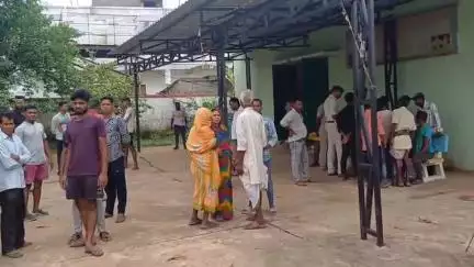 ଢେଙ୍କାନାଳ ସଦର: ମୃତ୍ୟୁ ଖବର ଦେବାକୁ ଯାଇ ବଳଦିଆବନ୍ଧ ନିକଟରେ ଆଇଚର ଧକ୍କାରେ ଜଣେ ମୃତ ଜଣେ ଗୁରୁତର