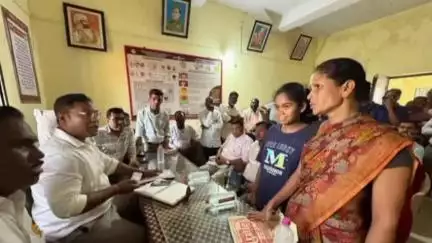 गडचिरोली: 'शासन आपल्या दारी' या संकल्प नेतून ग्रा.पं. मक्केपल्ली चक व मक्केपल्ली माल येथे विभागीय अधिकाऱ्यांसह, साधला सवांद .