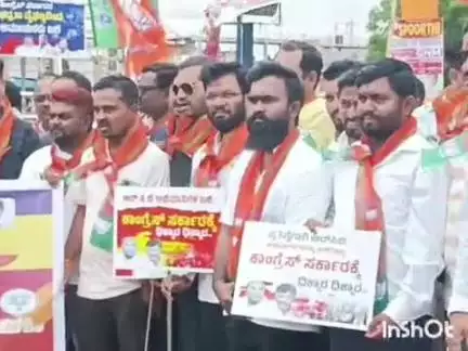 ಹುಮ್ನಾಬಾದ್: ಆರ್ ಸಿ ಬಿ ಘಟನೆ ಹಿನ್ನೆಲೆ ಮುಖ್ಯಮಂತ್ರಿ, ಉಪಮುಖ್ಯಮಂತ್ರಿ, ಗೃಹ ಸಚಿವರ ರಾಜೀನಾಮೆಗೆ ಅಗ್ರಹಿಸಿ, ಪಟ್ಟಣದಲ್ಲಿ ಬಿಜೆಪಿ ಮಂಡಲದಿಂದ ಪ್ರತಿಭಟನೆ