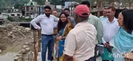 हल्द्वानी: हल्द्वानी के काठगोदाम स्थित निर्माणाधीन बस टर्मिनल का निरीक्षण एमडी रीना जोशी ने किया