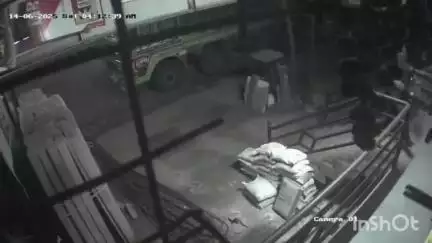 रिसोड: लोणी मार्गावरील मुंदडा हार्डवेअर येथे अज्ञात चोरट्यांकडून चोरीचा प्रयत्न घटना सीसीटीव्ही मध्ये कैद
