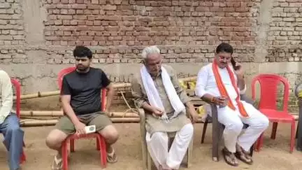 बस्ती: खुटहन पहुँचे भाजपा विधायक अजय सिंह ने पीड़ित परिजनों से की मुलाकात, हर संभव मदद का दिया भरोसा