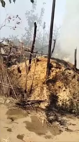 दावथ: डेढ़गांव गांव के पैक्स अरवा प्लांट में विद्युत ट्रांसफॉर्मर से निकली चिंगारी से लगी आग, हुई काफी क्षति