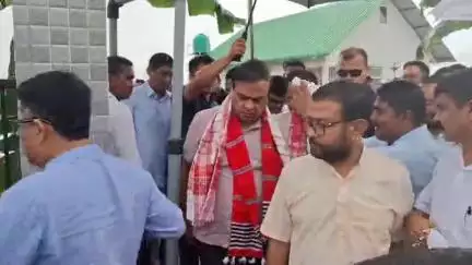 উত্তৰ লক্ষীমপুৰ: বাইপাছৰ বৰিমুৰীত নৱনিৰ্মিত জিলা পৰিষদৰ বিষয়া কাৰ্যালয়ৰ শুভ উদ্বোধন কৰে মুখ্যমন্ত্ৰী ড০ হিমন্ত বিশ্ব শৰ্মাই