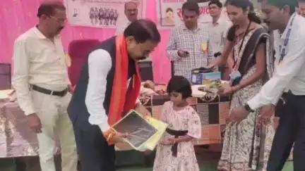 अक्कलकुवा: शाळा प्रवेशोत्सव 2025-26 कार्यक्रमांतर्गत आमदार आमश्या पाडवी यांच्या उपस्थितीत ब्रिटिश अंकुशविहिर येथे कार्यक्रम संपन्न