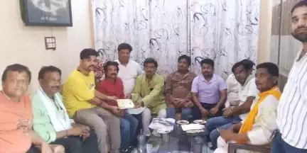 पोरसा: राष्ट्रीय अध्यक्ष पद के उम्मीदवार प्रवीण कुमार गुप्ता ने पोरसा शहर का दौरा किया, मतदाताओं से मिले