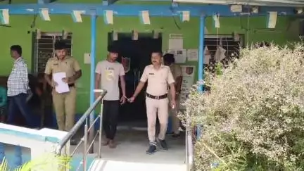 চাপড়া: চাপরা মাধবপুর গ্রামে নাবালিকার বিয়ে,বন্ধু গ্রুপের মাধ্যমে খবর পেয়ে চাপড়া থানার পুলিশ রুখে দিল বিয়ে,গ্রেপ্তার যুবক