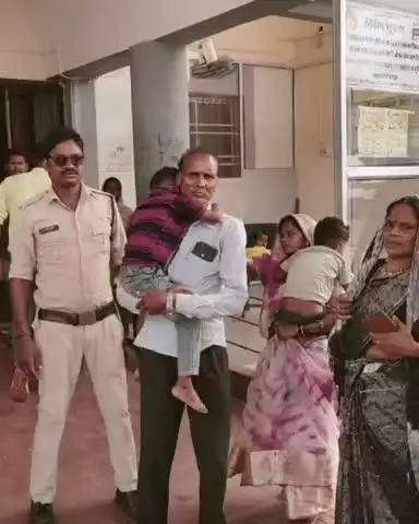 कवर्धा: ग्राम राजानवागांव में बिजली करंट लगने से दो बालक गंभीर रूप से घायल, जिला अस्पताल में कराया भर्ती