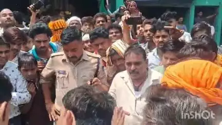 सबलगढ़: सबलगढ़ में डंपर और बाइक की टक्कर, पिता घायल, पुत्र की मौके पर मौत