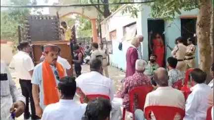 सतना SDM ने नारायण मुक्तिधाम को अवैध कब्जे से कराया मुक्त, दबंग से मुक्तिधाम भवन खाली कराकर समिति को दिया कब्जा