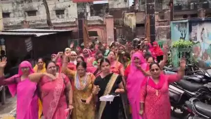 कासगंज: चेहरा प्रमाणीकरण और ईकेवाईसी से पोषण वितरण व्यवस्था के विरोध में आंगनबाड़ी कार्यकर्ताओं ने सदर तहसील में सौंपा ज्ञापन